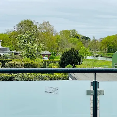 Lightplace - Moderne In - Balkon - Netflix - Am Kanal