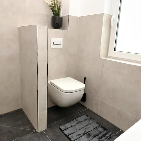 Lightplace - Moderne In - Balkon - Netflix - Am Kanal