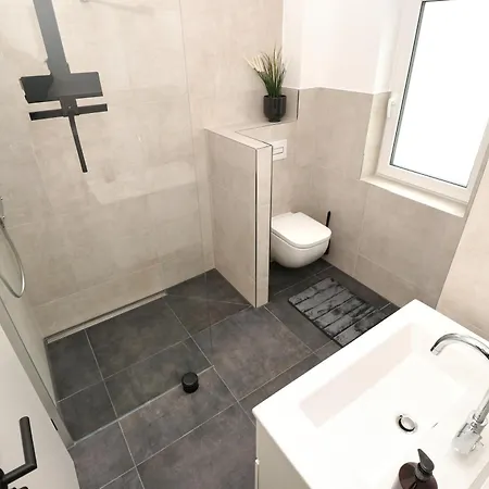 Lightplace - Moderne In - Balkon - Netflix - Am Kanal