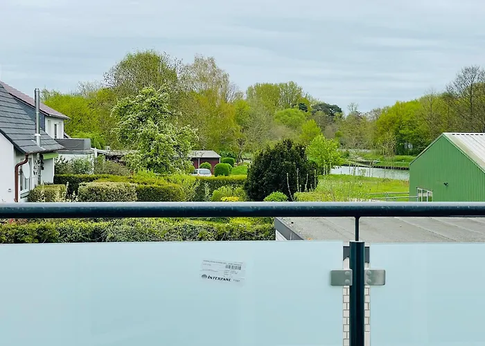 Lightplace - Moderne In - Balkon - Netflix - Am Kanal