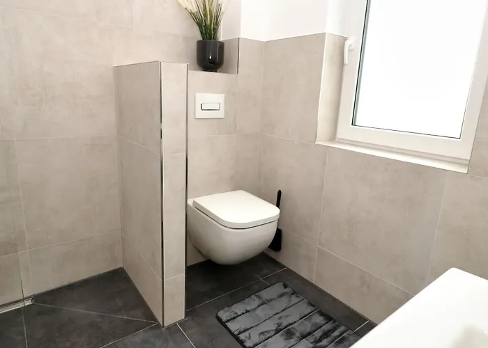 Lightplace - Moderne In - Balkon - Netflix - Am Kanal
